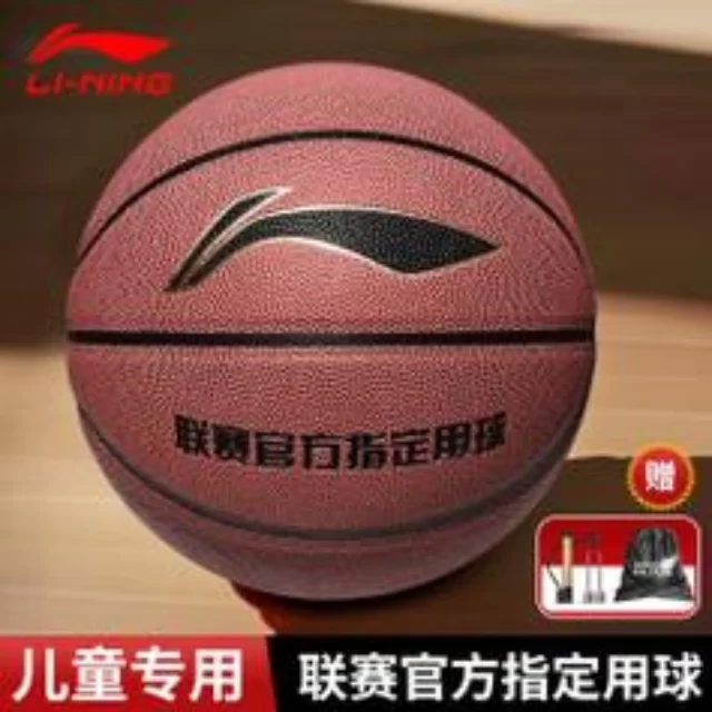 足球杯赛焦点对决：阵容深度解析与赛场策略